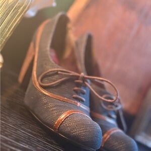 Anthropology Pink Studio Vintage Brown Lace-Up Women's heels